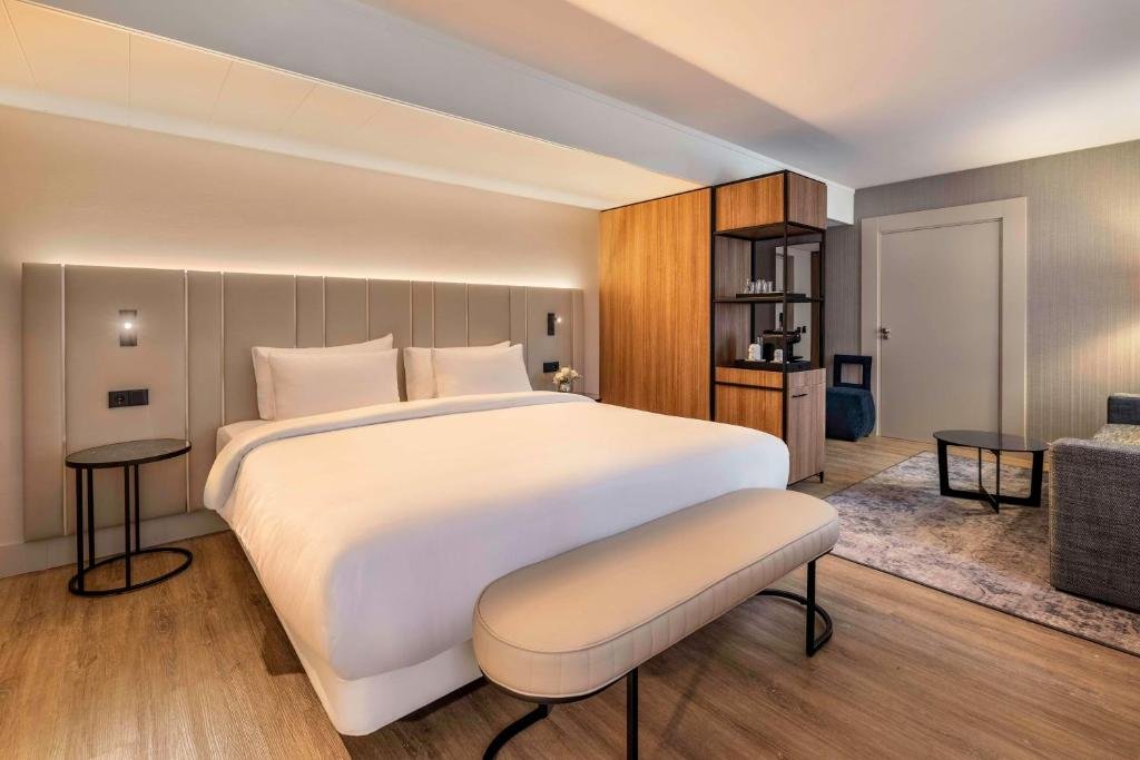 חדרים מפוארים במלון nh כיכר ליידספליין אמסטרדם